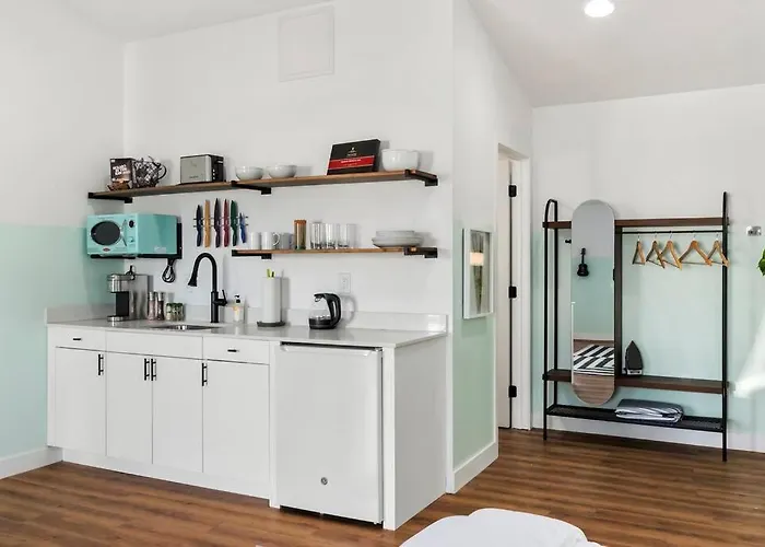 Pohakulua Suite.nui * Chandler